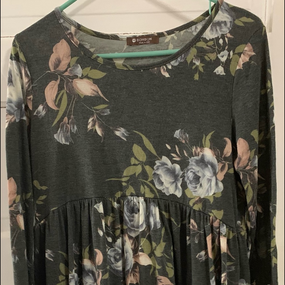 Adorable mid level dress!